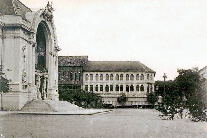 Saigon-Opera-House-1940s_700x465