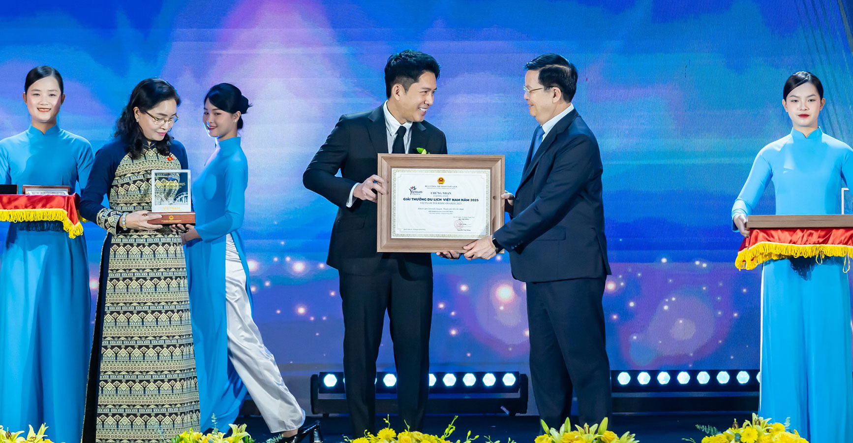 award-t9
